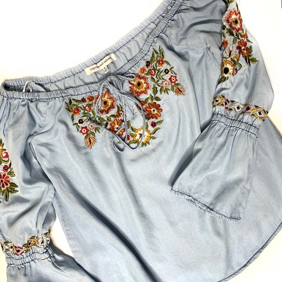 Cupcakes & Cashmere Off Shoulder Embroidery Top S - Picture 4 of 7